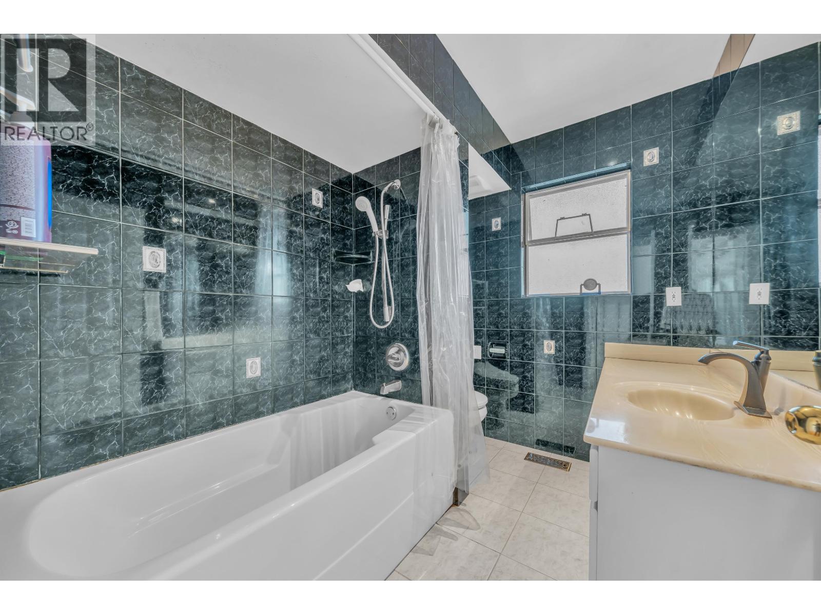 3631 Wellington Avenue Property Photo 25