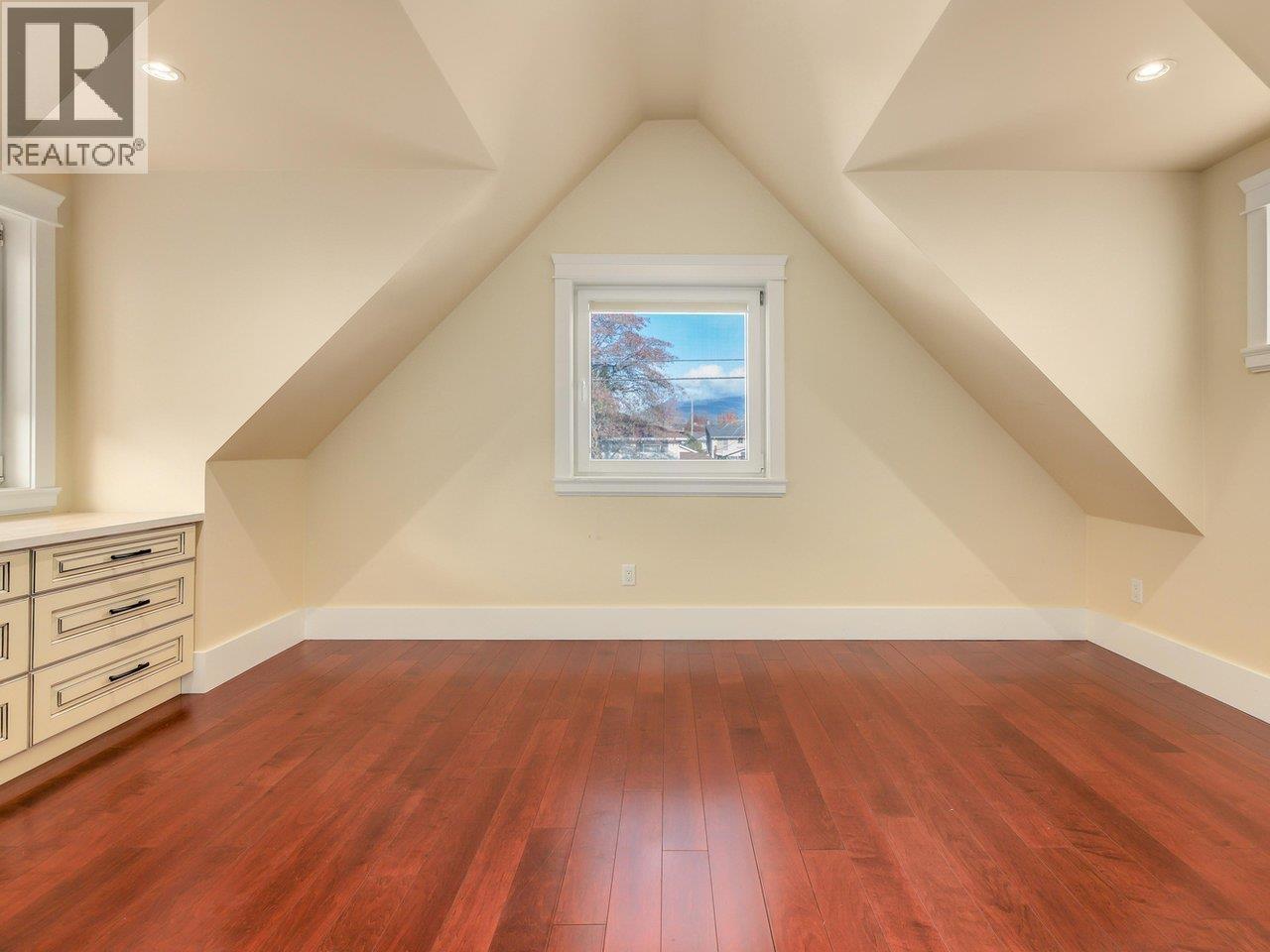 6296 Aubrey Street Property Photo 23