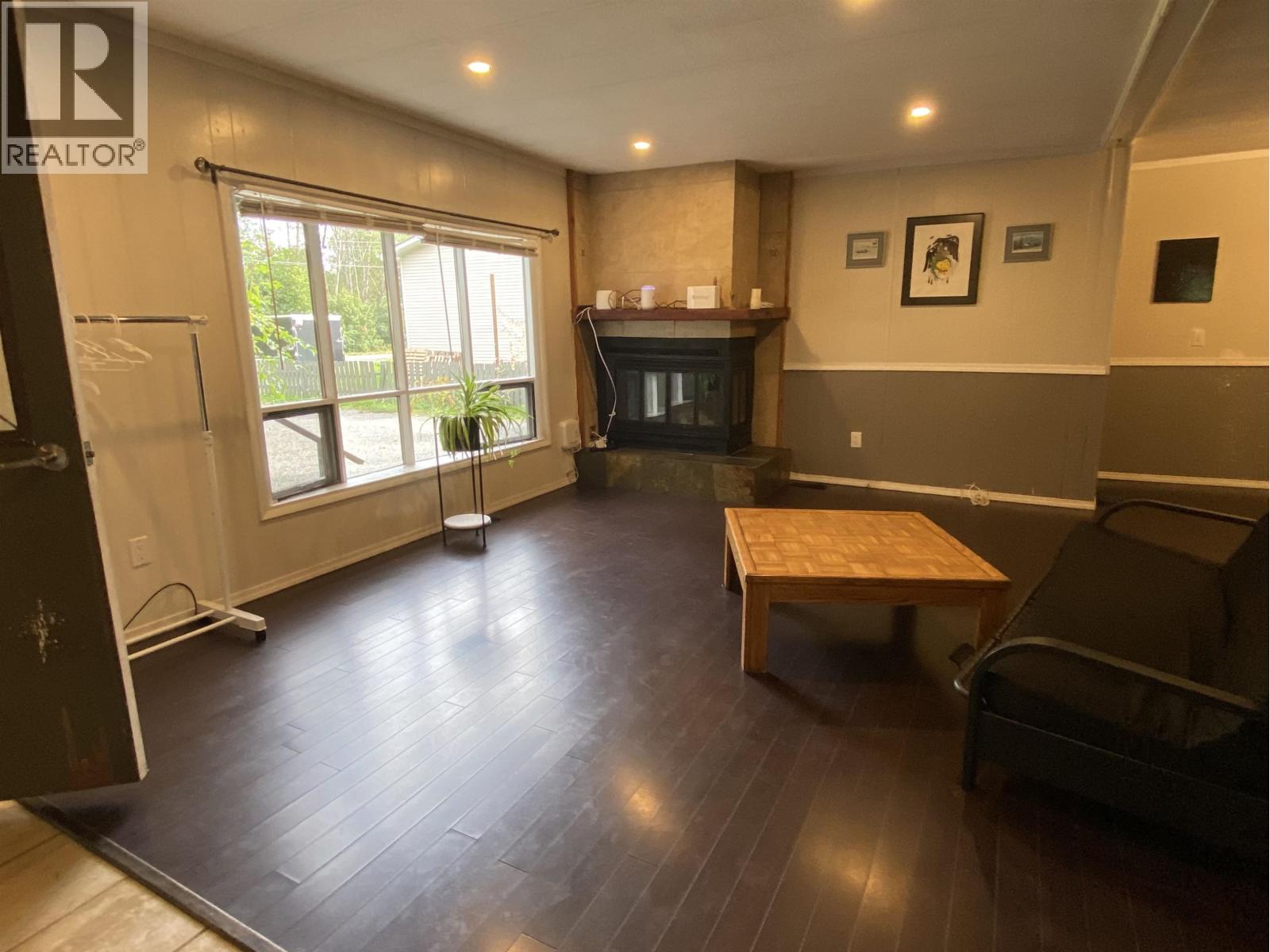 3927 Crescentview Avenue Property Photo 4