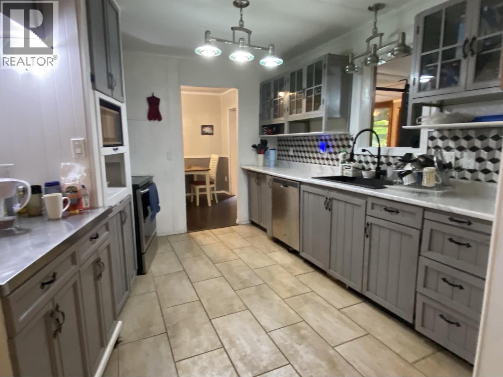 3927 Crescentview Avenue Property Photo 9