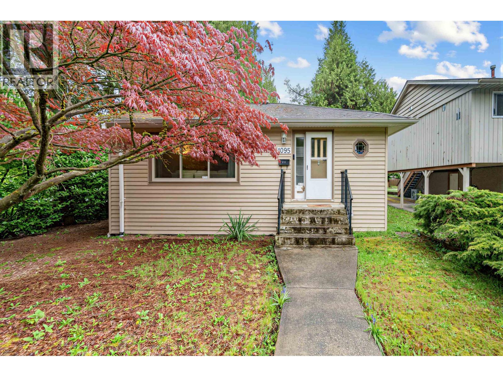 1095 E 29th Street Property Photo 1