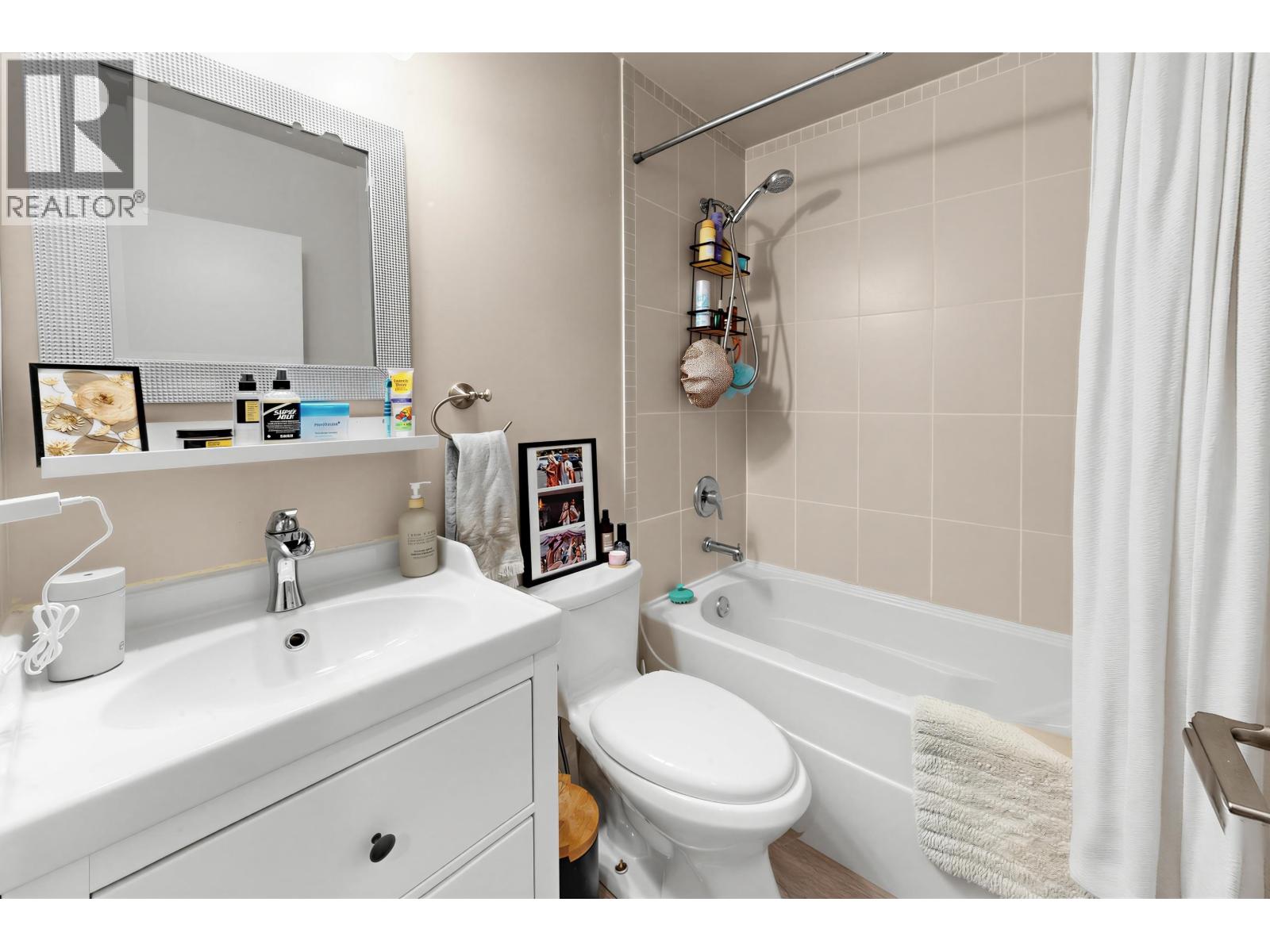 1095 E 29th Street Property Photo 10