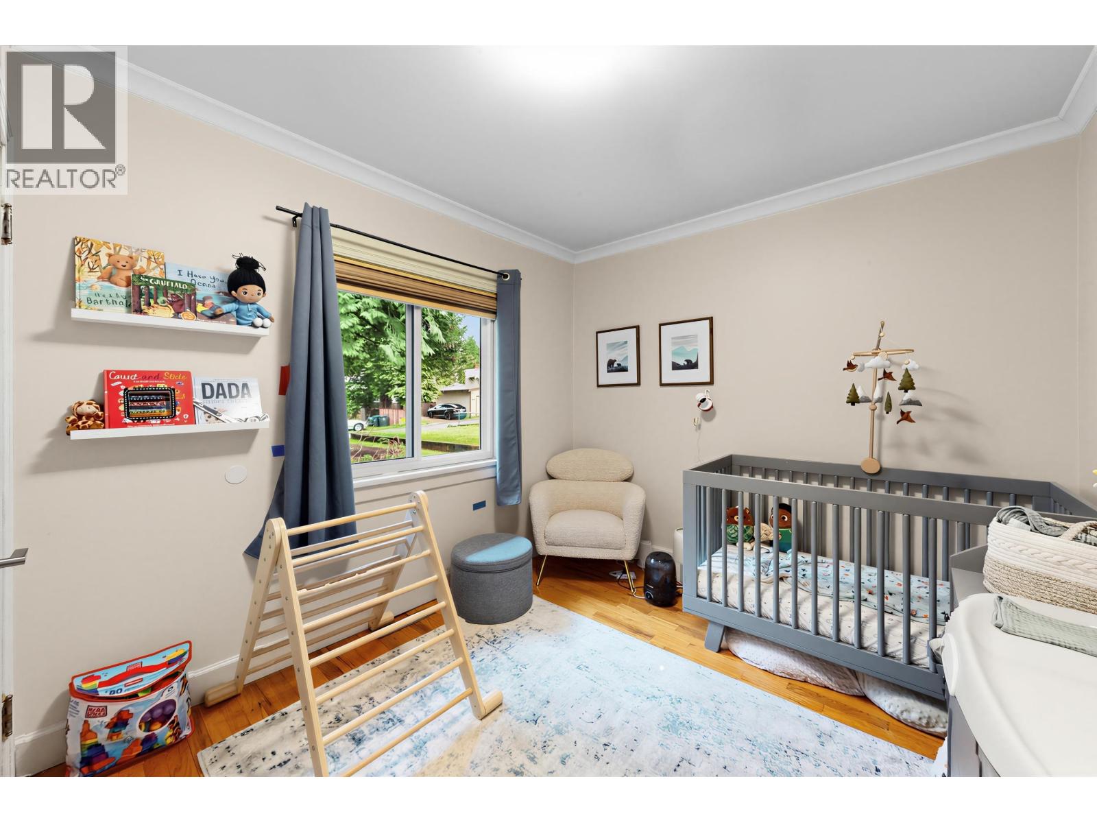 1095 E 29th Street Property Photo 13