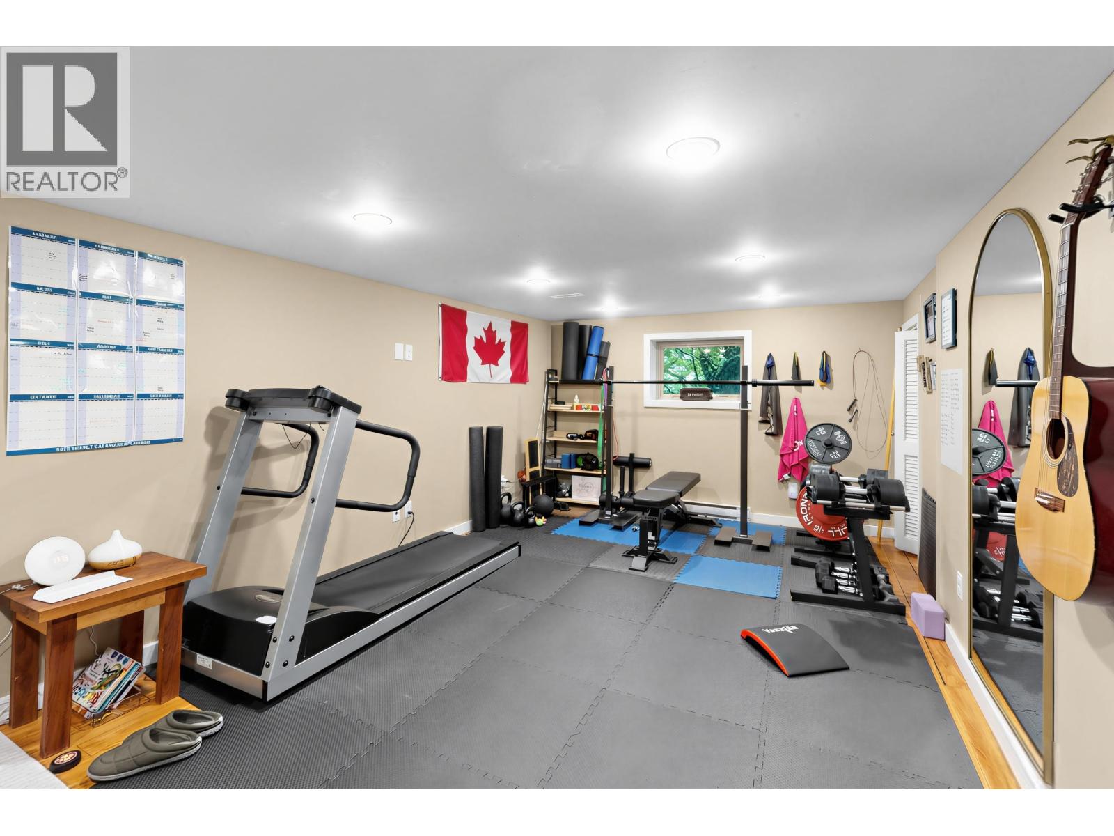 1095 E 29th Street Property Photo 14