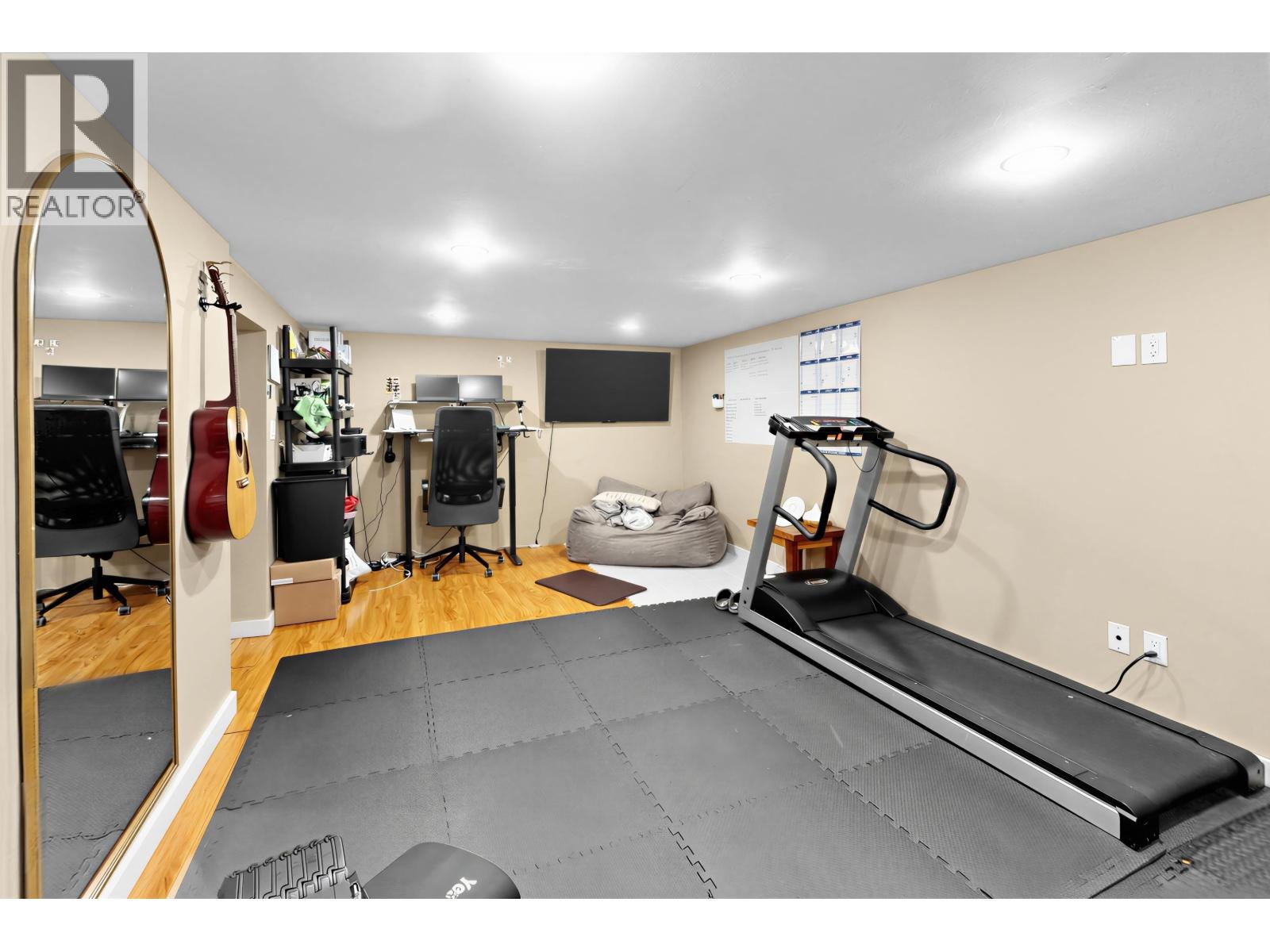 1095 E 29th Street Property Photo 15