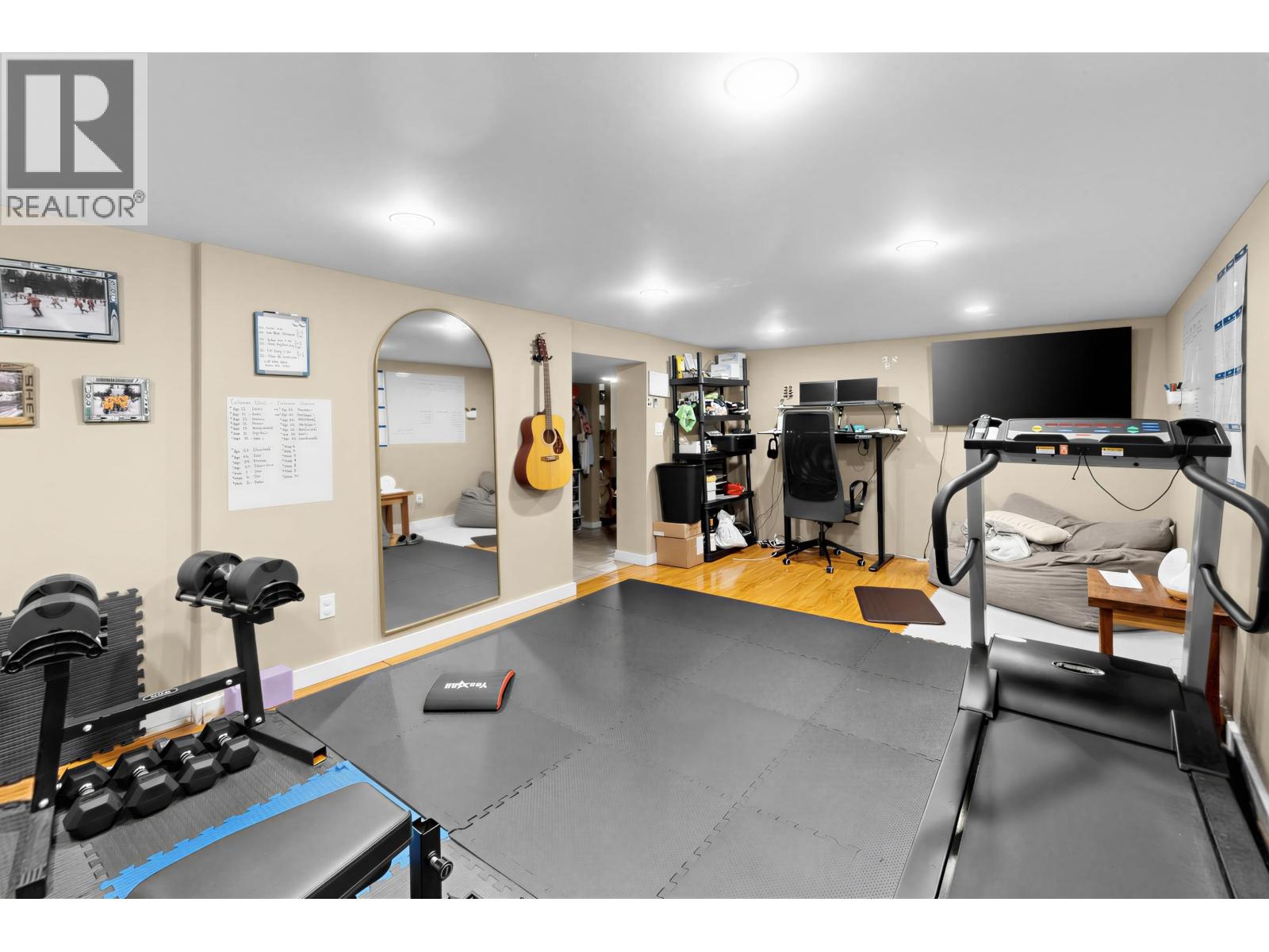 1095 E 29th Street Property Photo 16