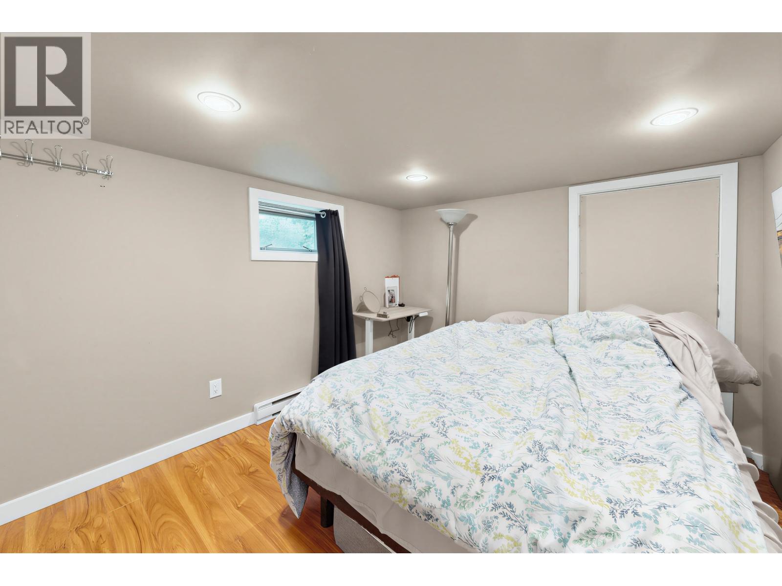 1095 E 29th Street Property Photo 17