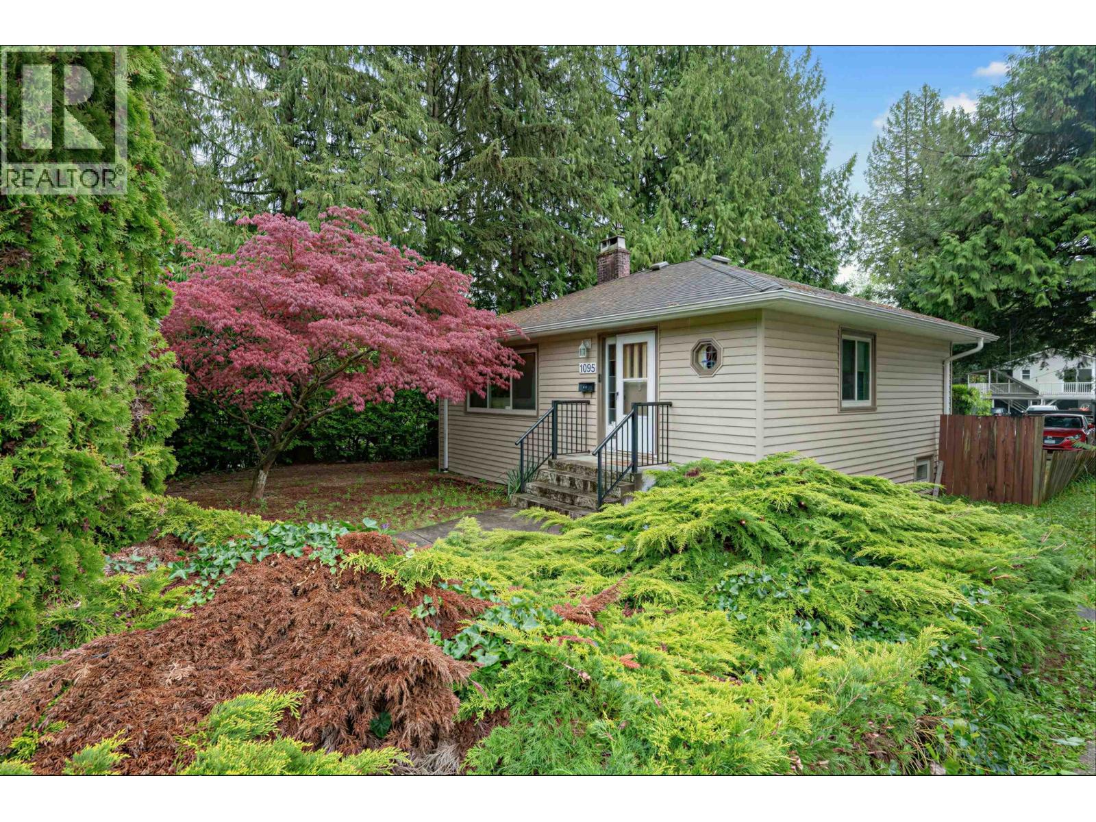 1095 E 29th Street Property Photo 20