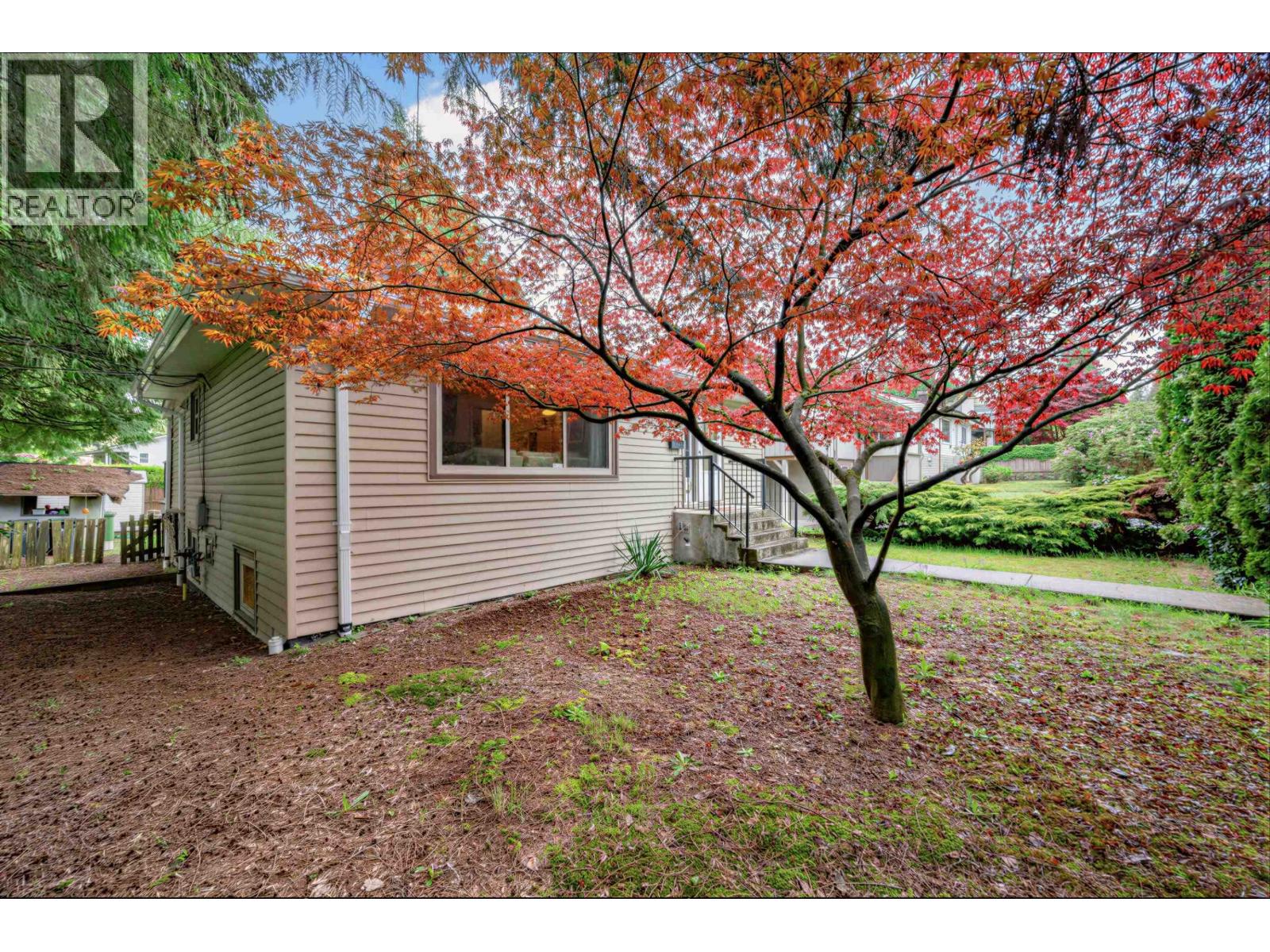 1095 E 29th Street Property Photo 22