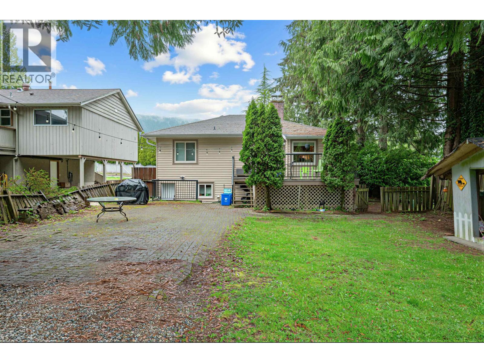 1095 E 29th Street Property Photo 27
