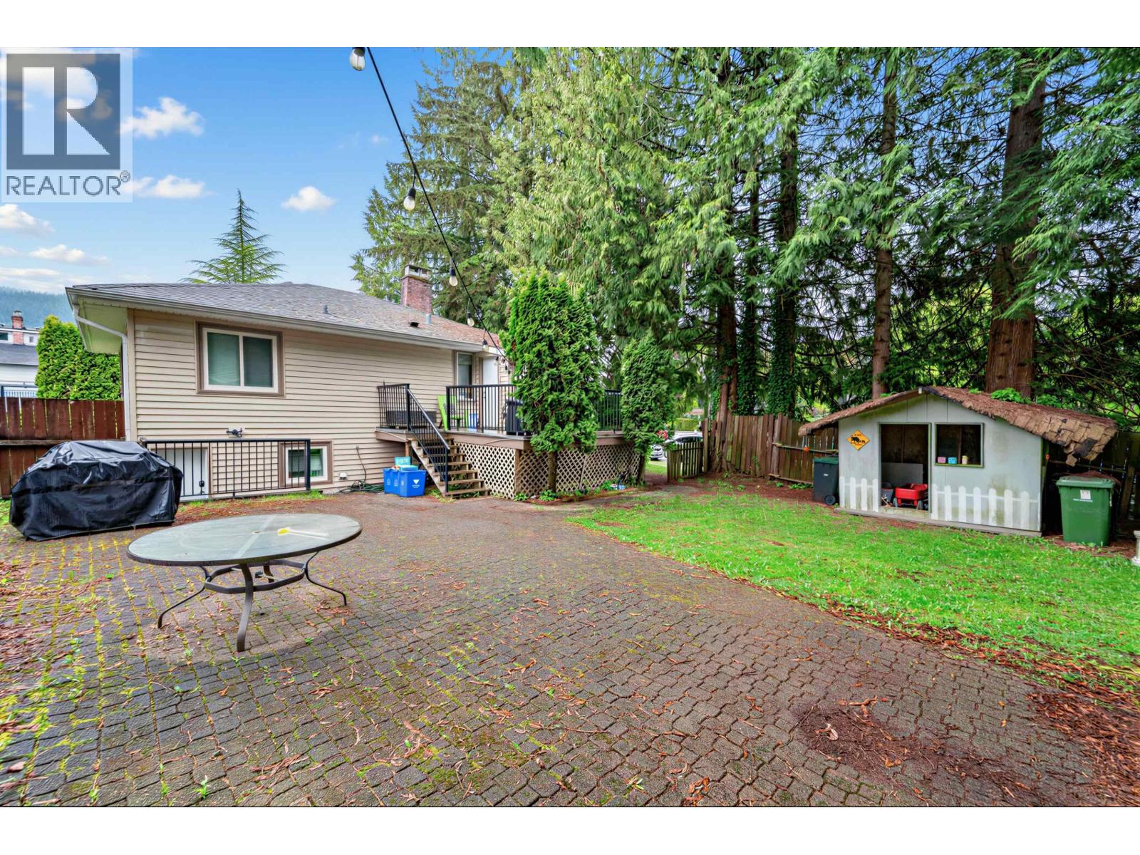 1095 E 29th Street Property Photo 28