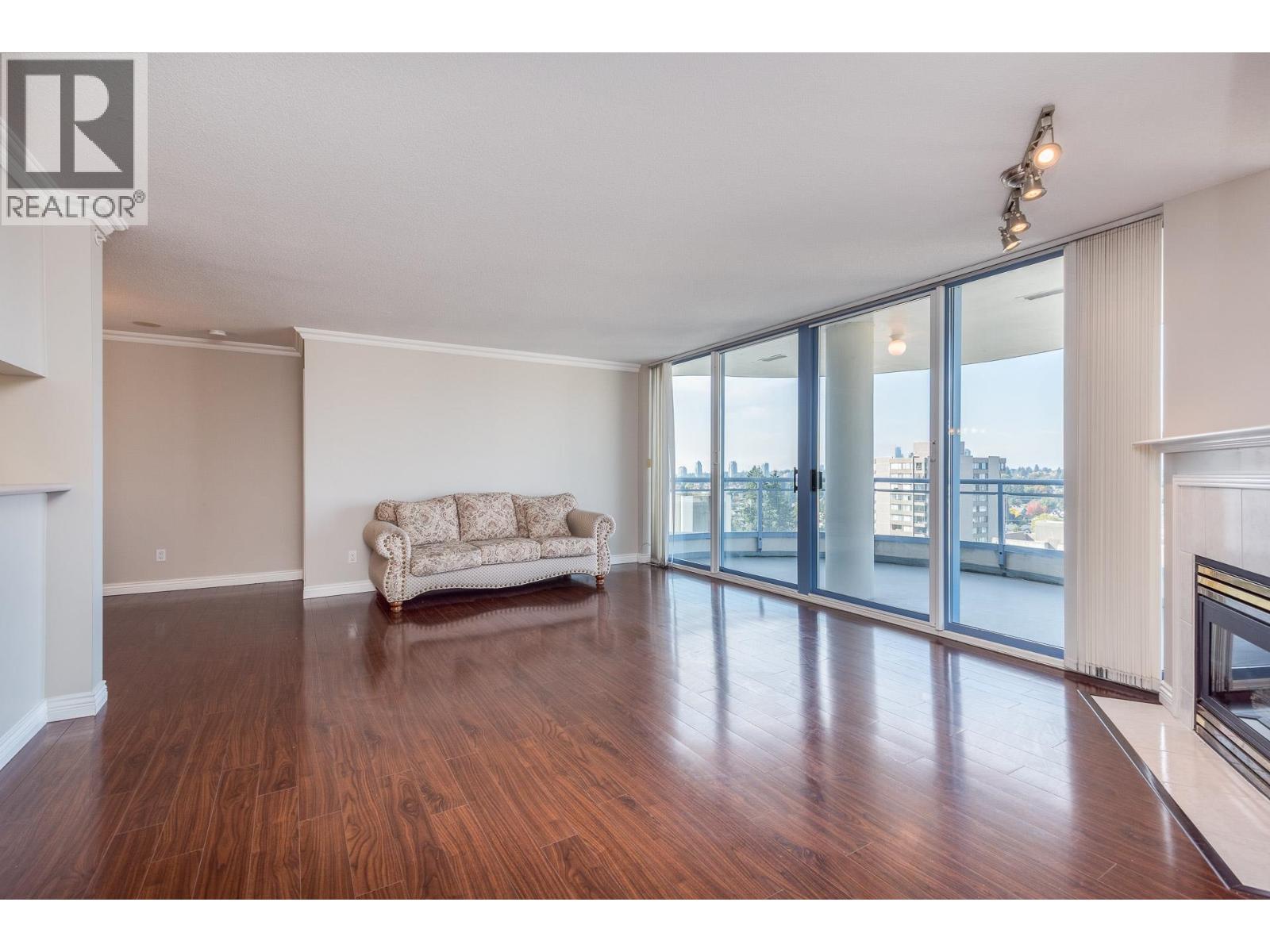 1701 739 Princess Street Property Photo 3