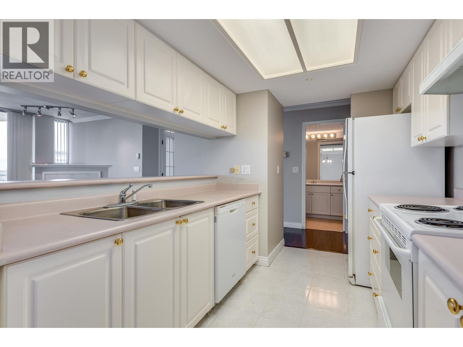 1701 739 Princess Street Property Photo 10