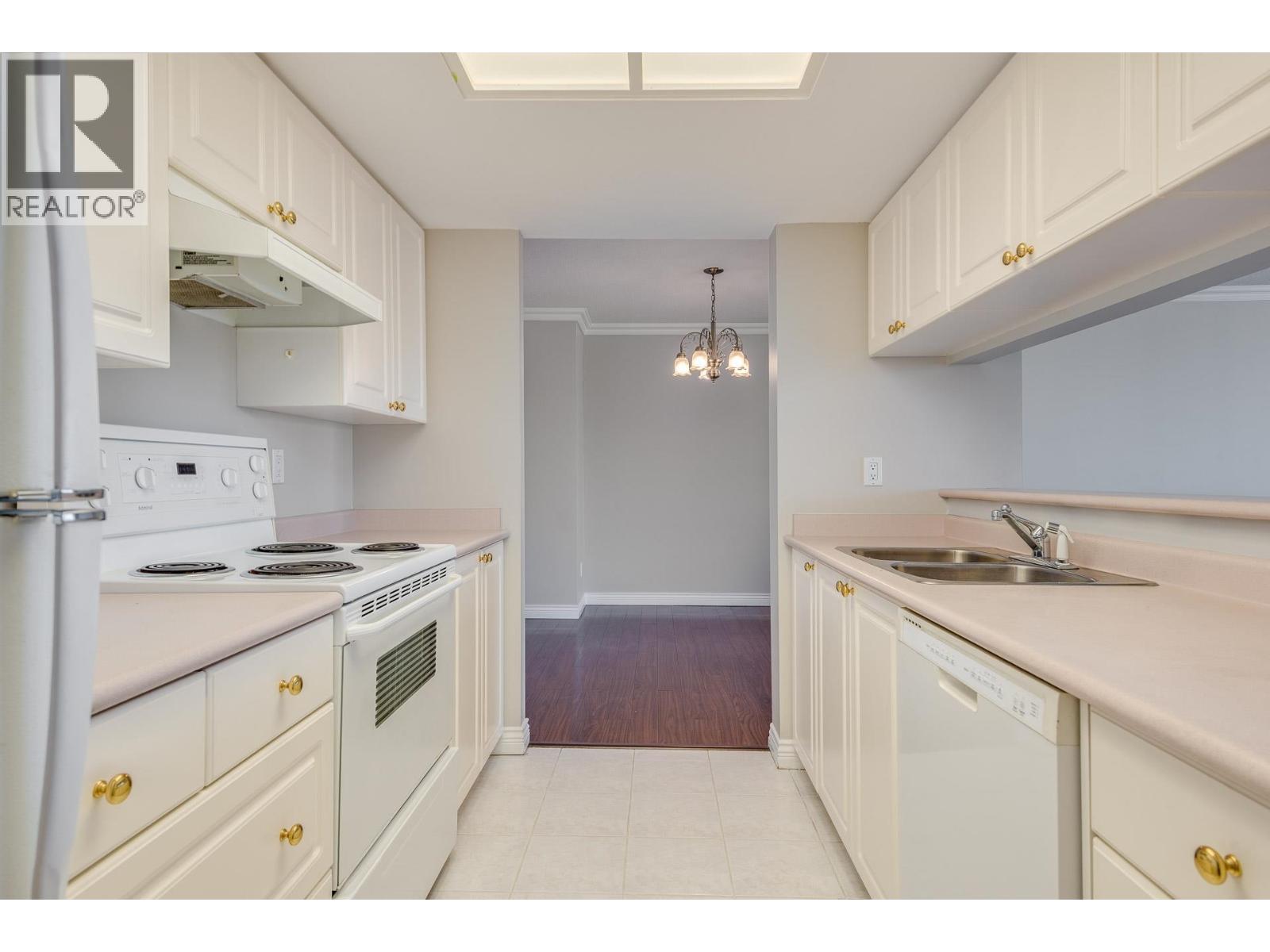 1701 739 Princess Street Property Photo 12
