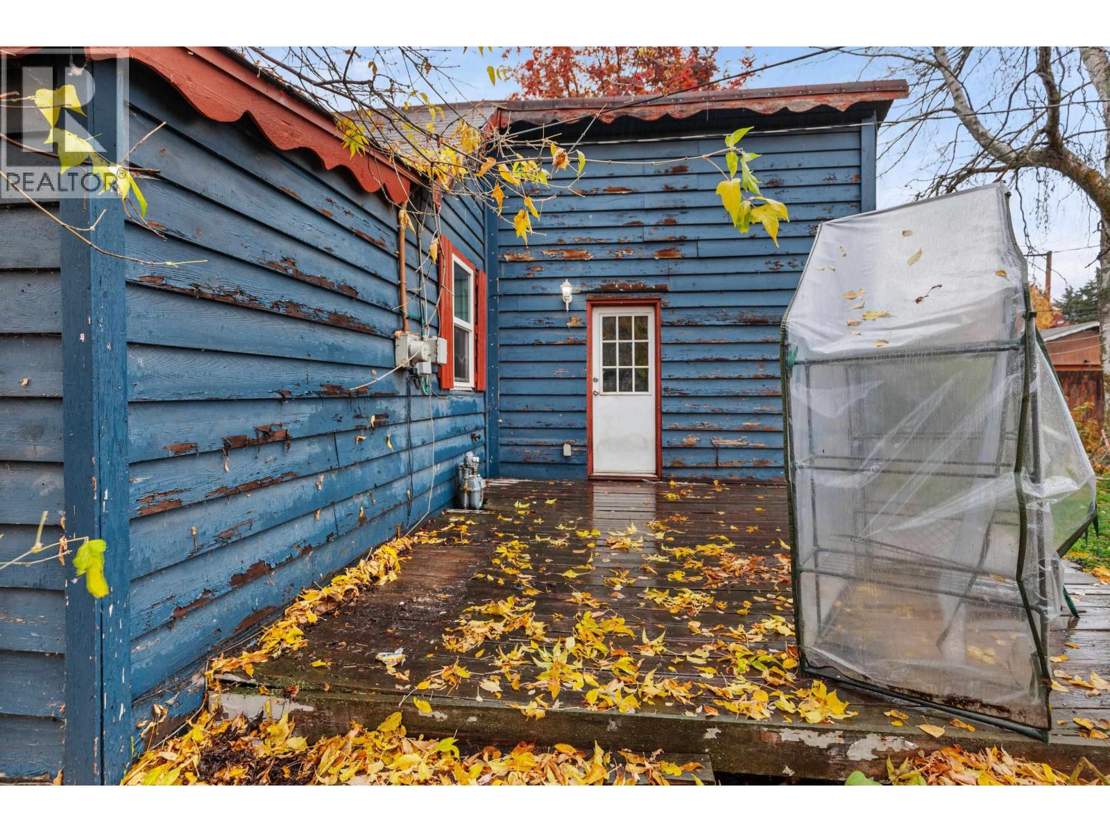 242 Douglas Street Property Photo 4