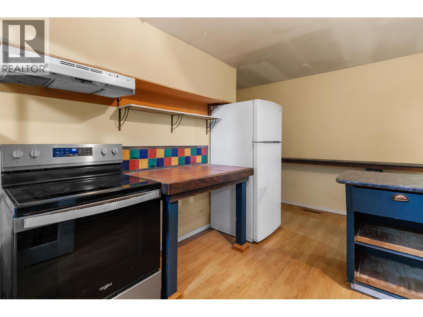242 Douglas Street Property Photo 8