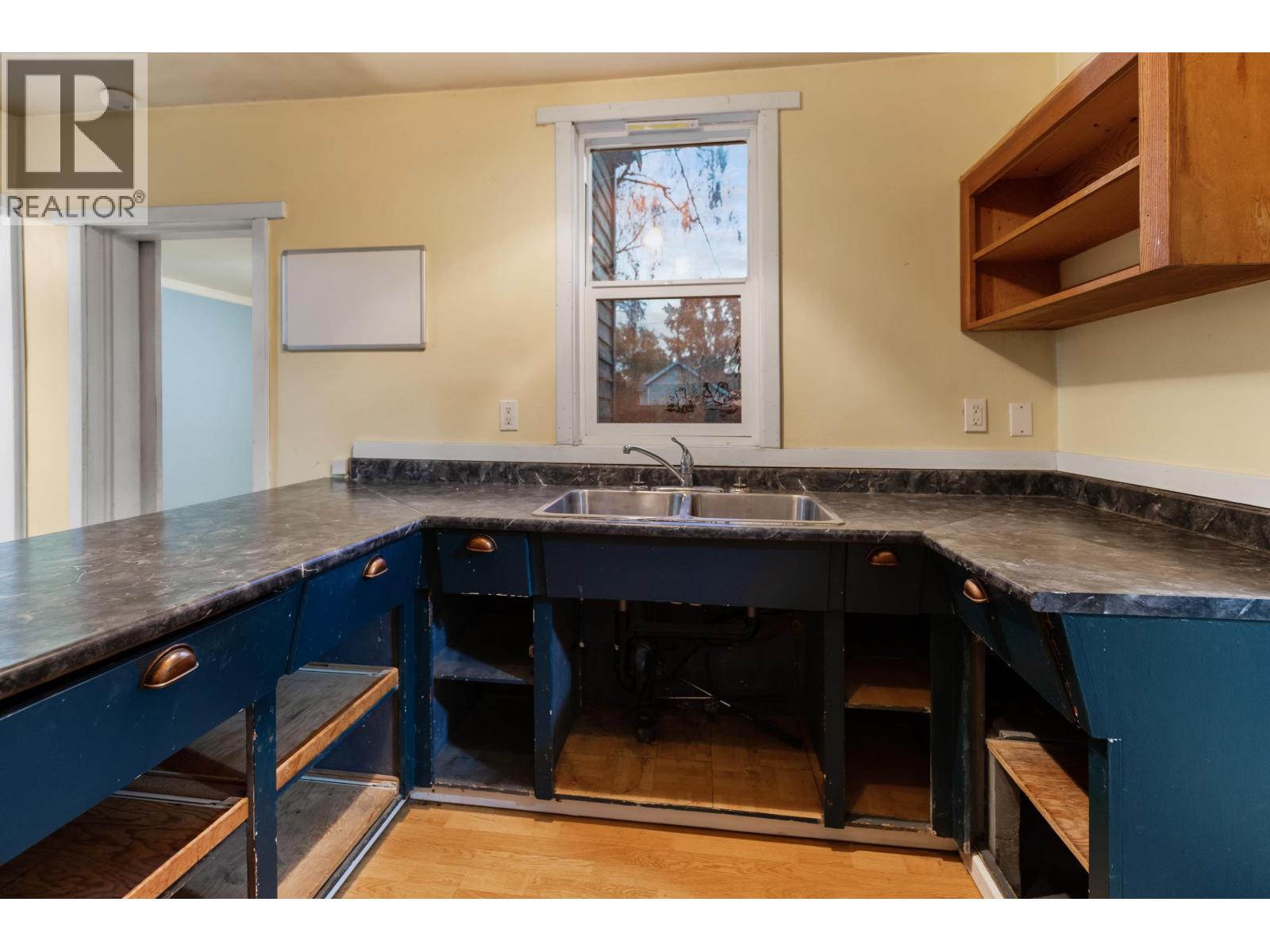 242 Douglas Street Property Photo 9