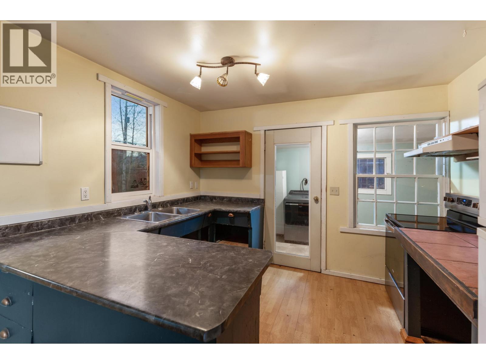 242 Douglas Street Property Photo 10