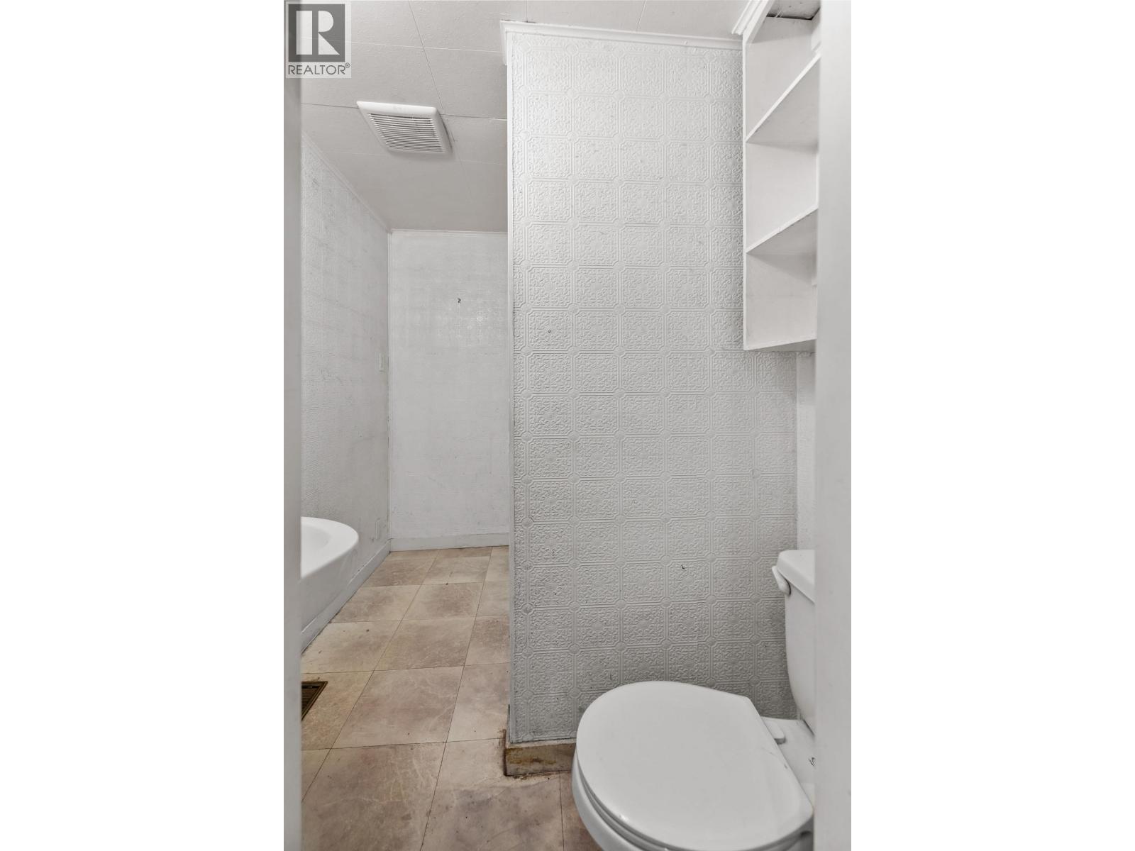 242 Douglas Street Property Photo 13
