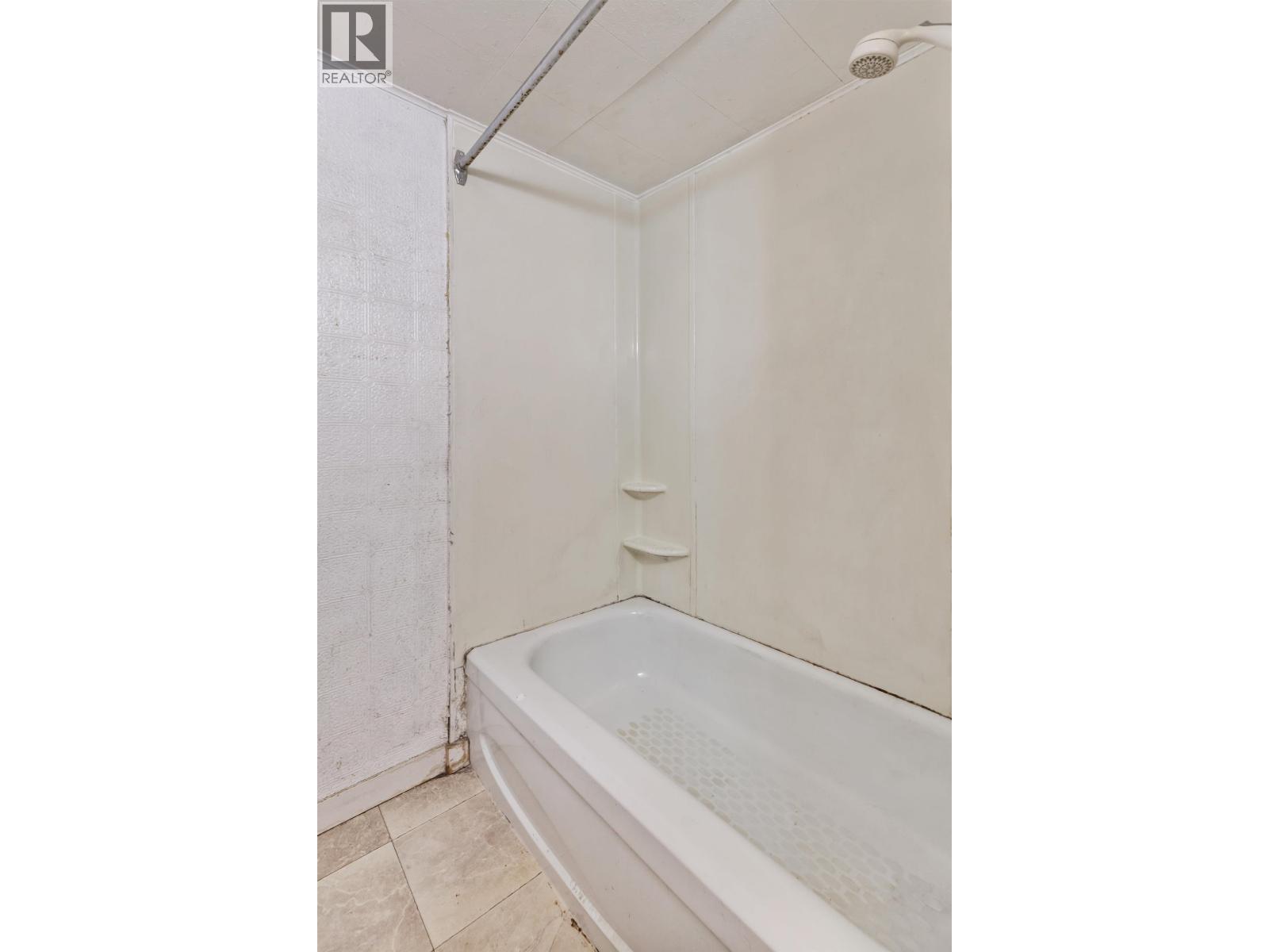 242 Douglas Street Property Photo 14
