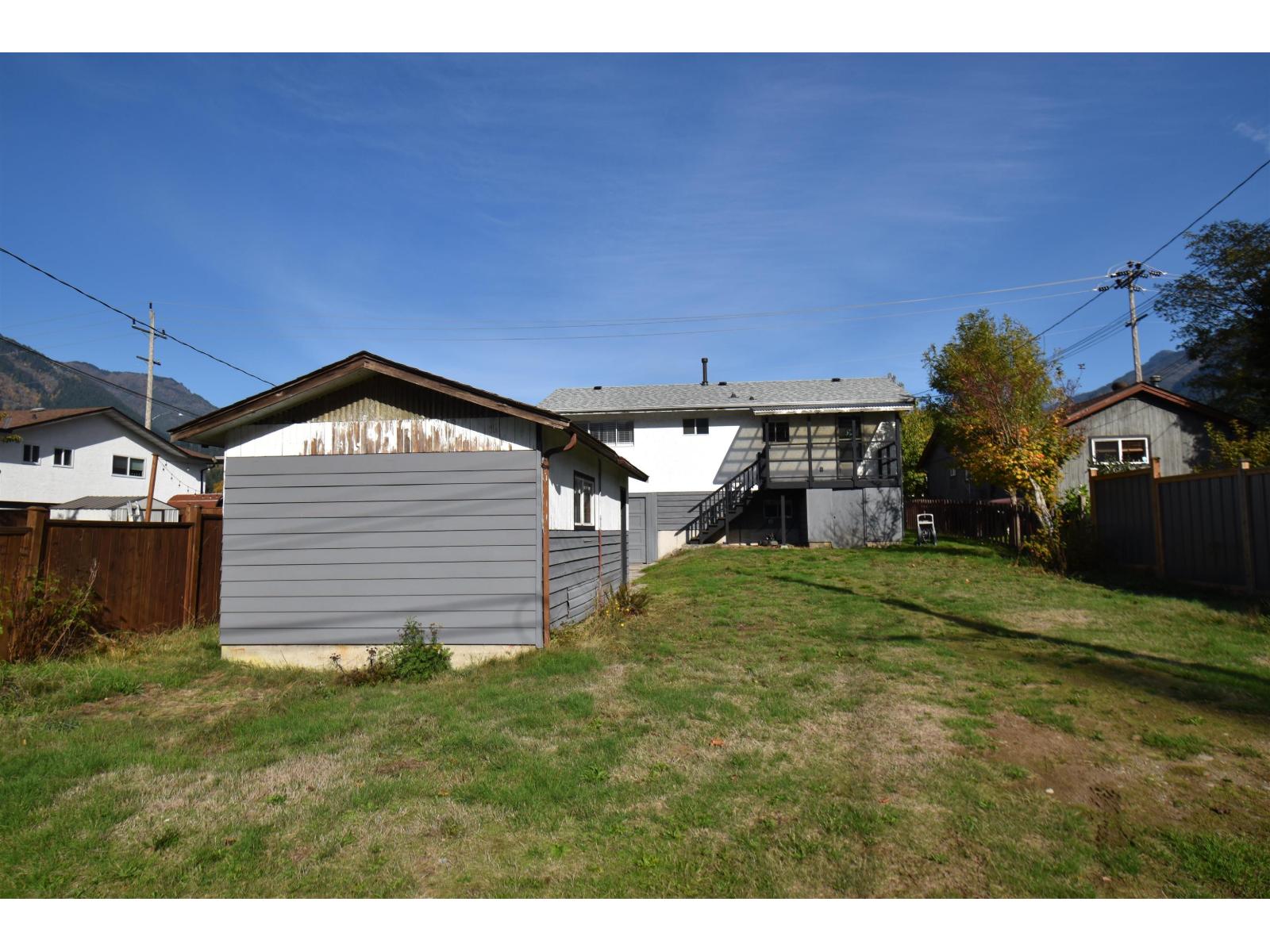 580 Rupert Street Property Photo 3