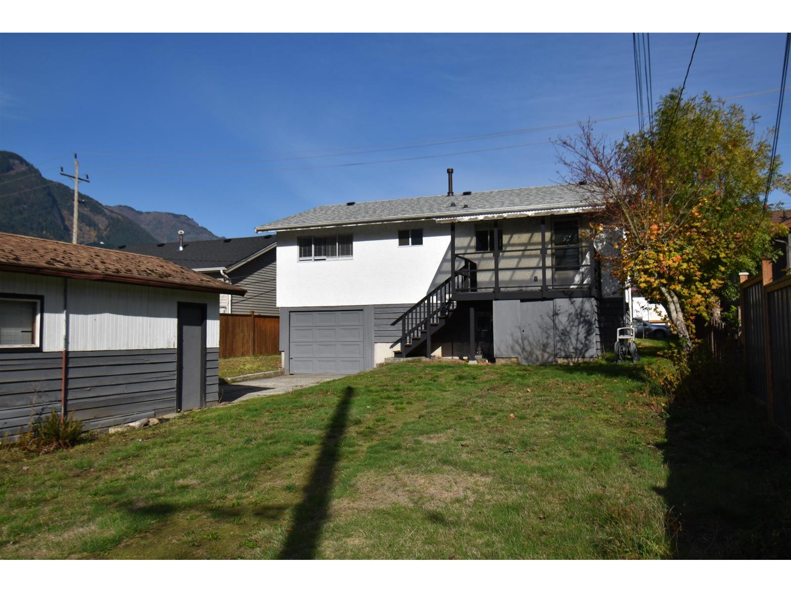 580 Rupert Street Property Photo 4