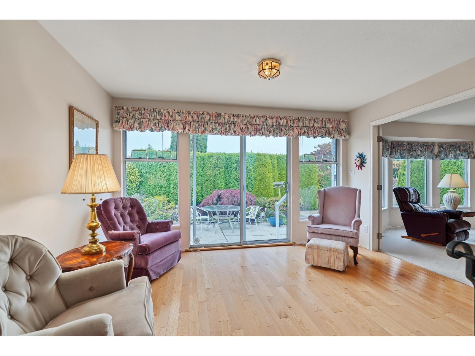 16155 16a Avenue Property Photo 6