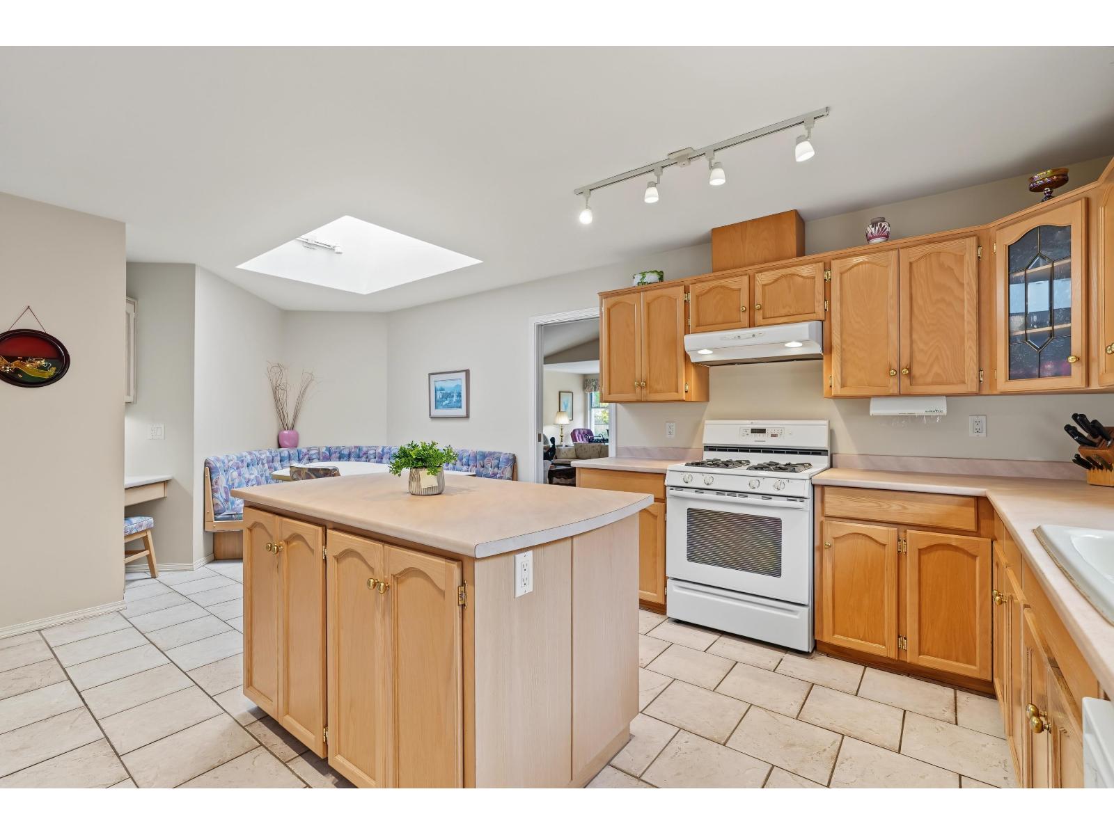 16155 16a Avenue Property Photo 8