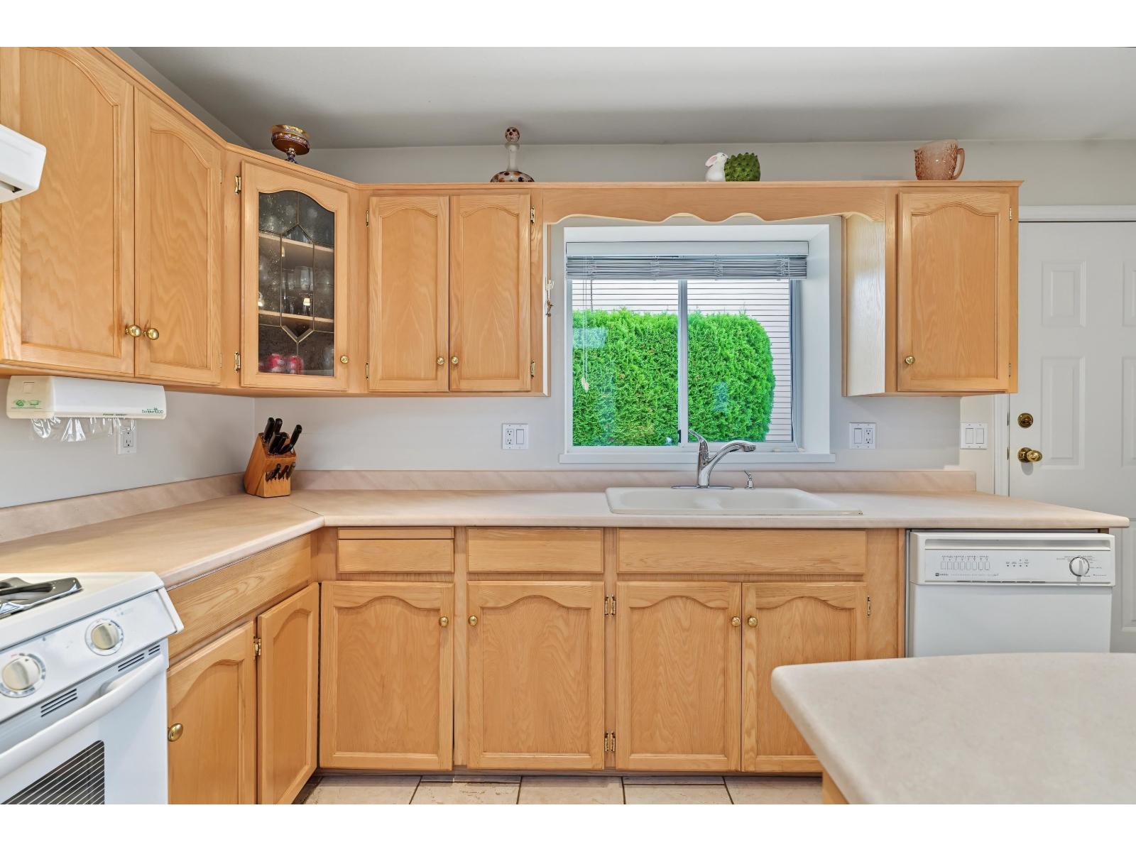 16155 16a Avenue Property Photo 11