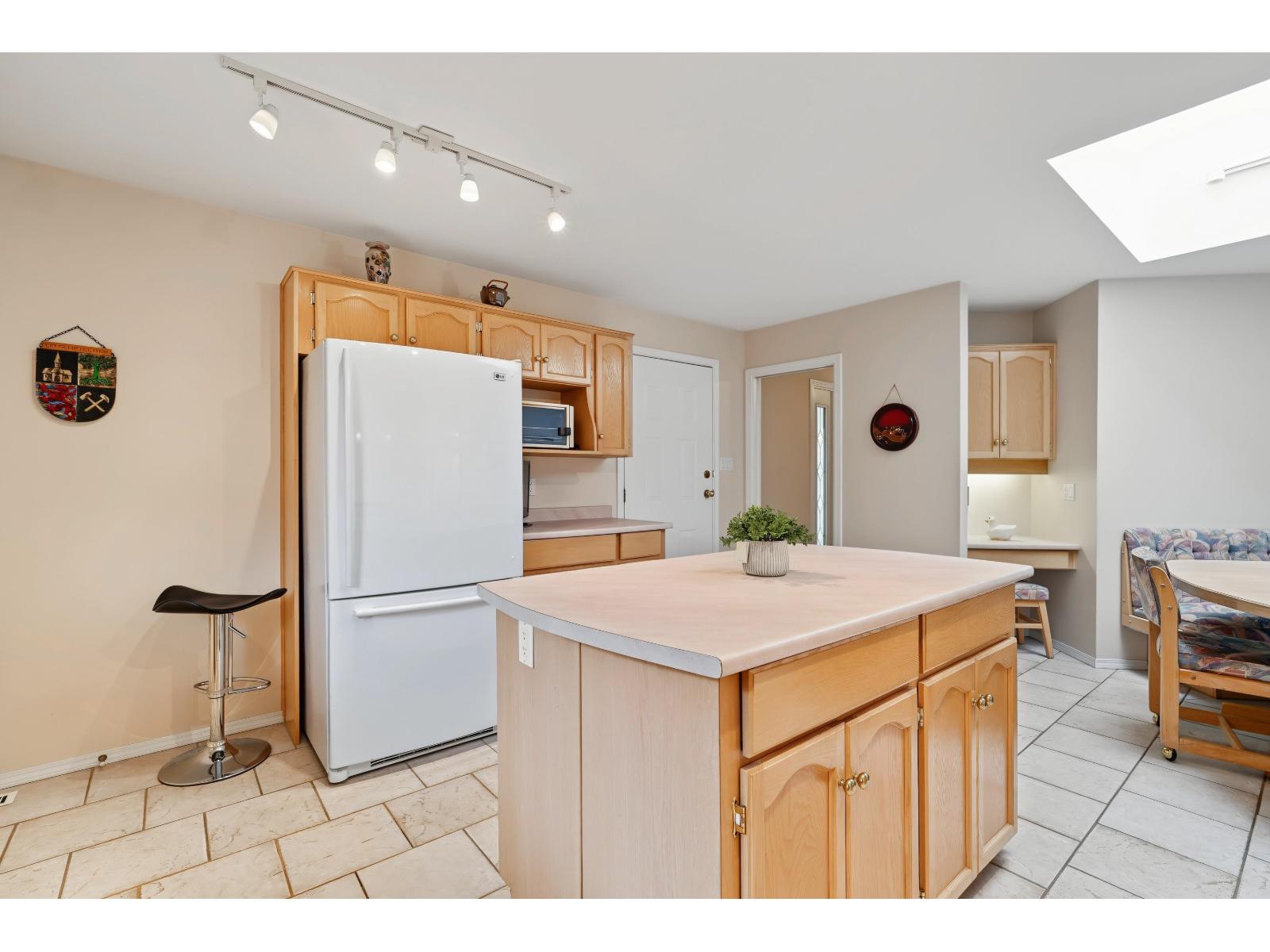 16155 16a Avenue Property Photo 12