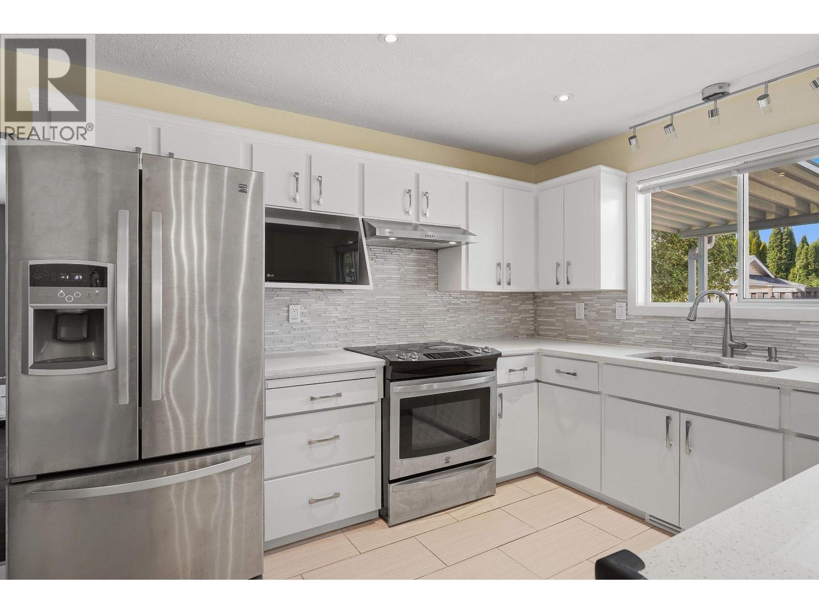23423 Sandpiper Avenue Property Photo 10
