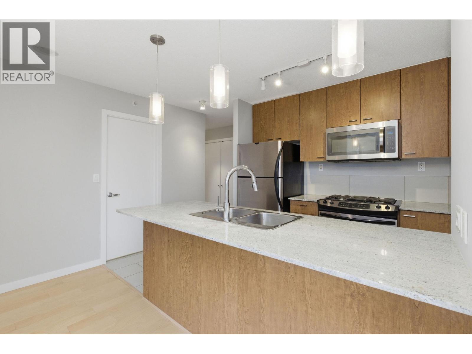 607 7063 Hall Avenue Property Photo 10