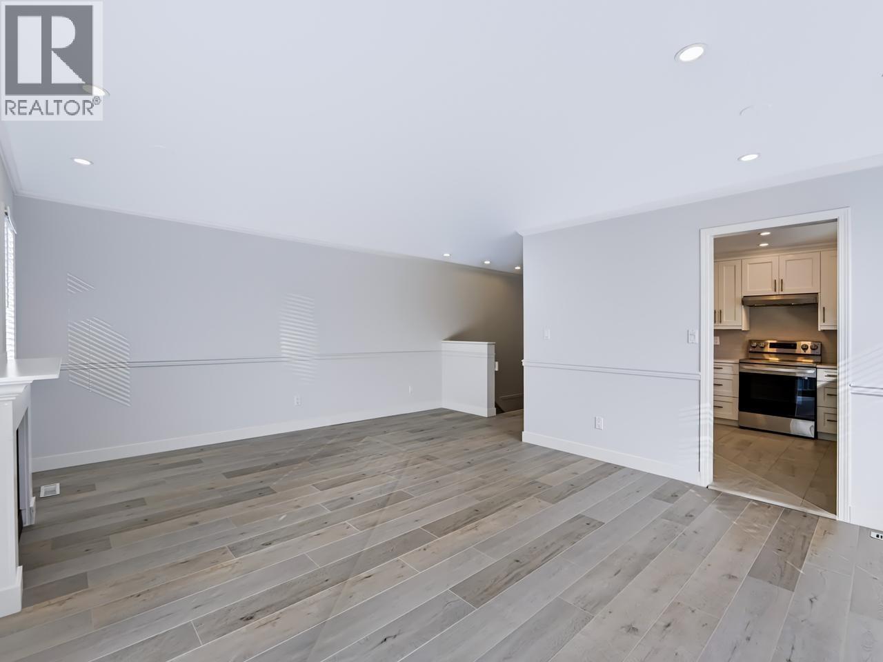 34 7040 Williams Road Property Photo 8