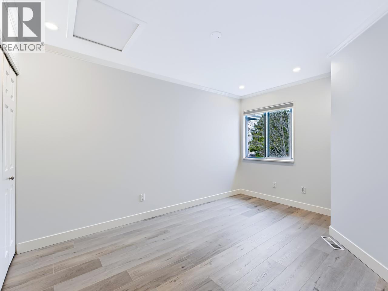 34 7040 Williams Road Property Photo 12