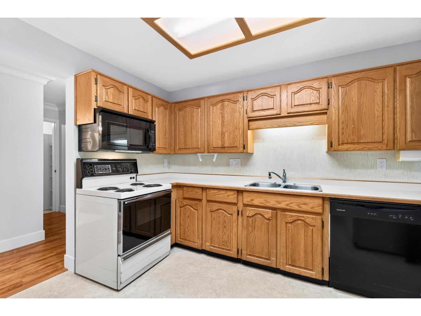 311 32833 Landeau Place Property Photo 10