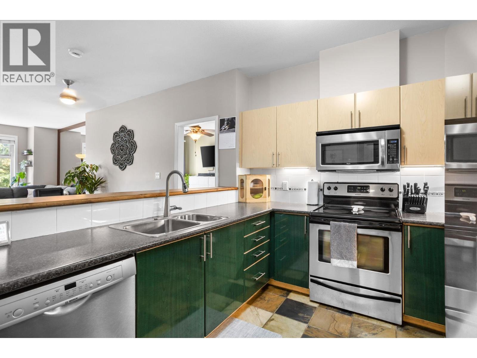 211 83 Star Crescent Property Photo 10