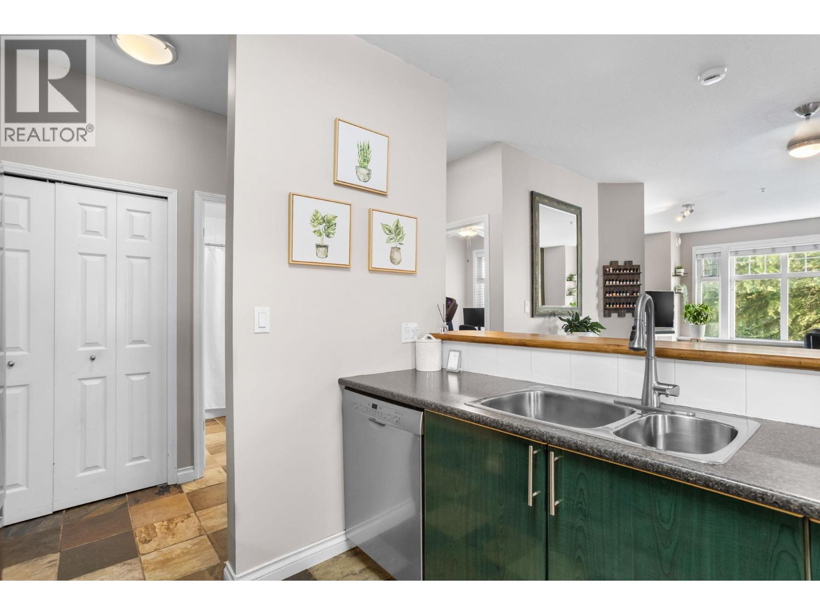 211 83 Star Crescent Property Photo 11