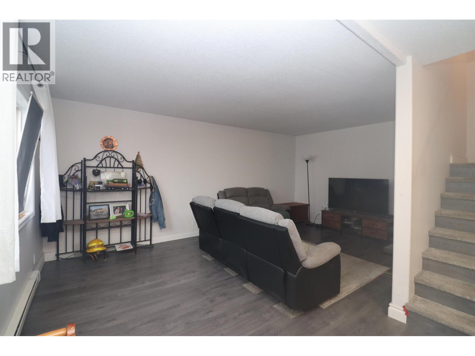 2114 Strathcona Avenue Property Photo 5