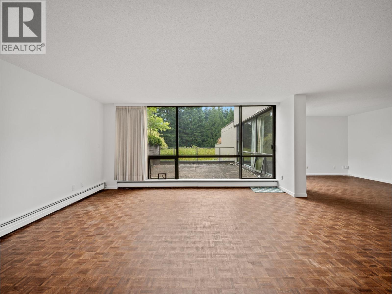 106 4900 Cartier Street Property Photo 4