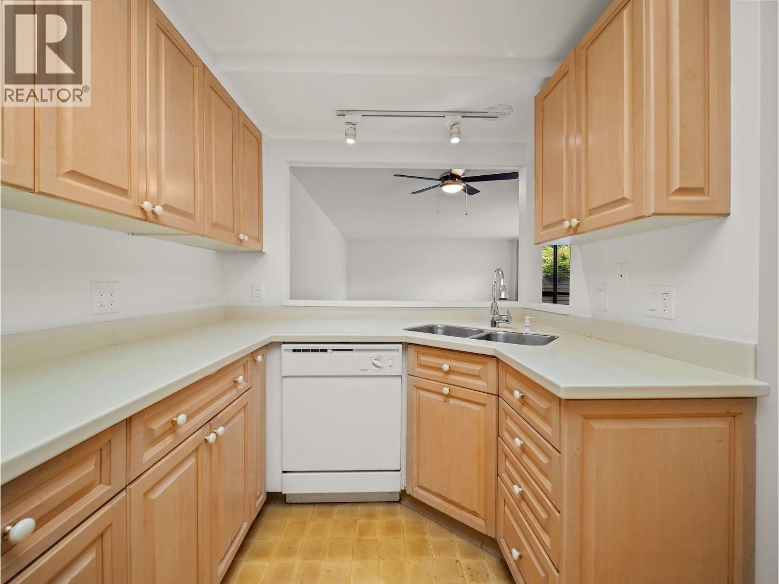 106 4900 Cartier Street Property Photo 9