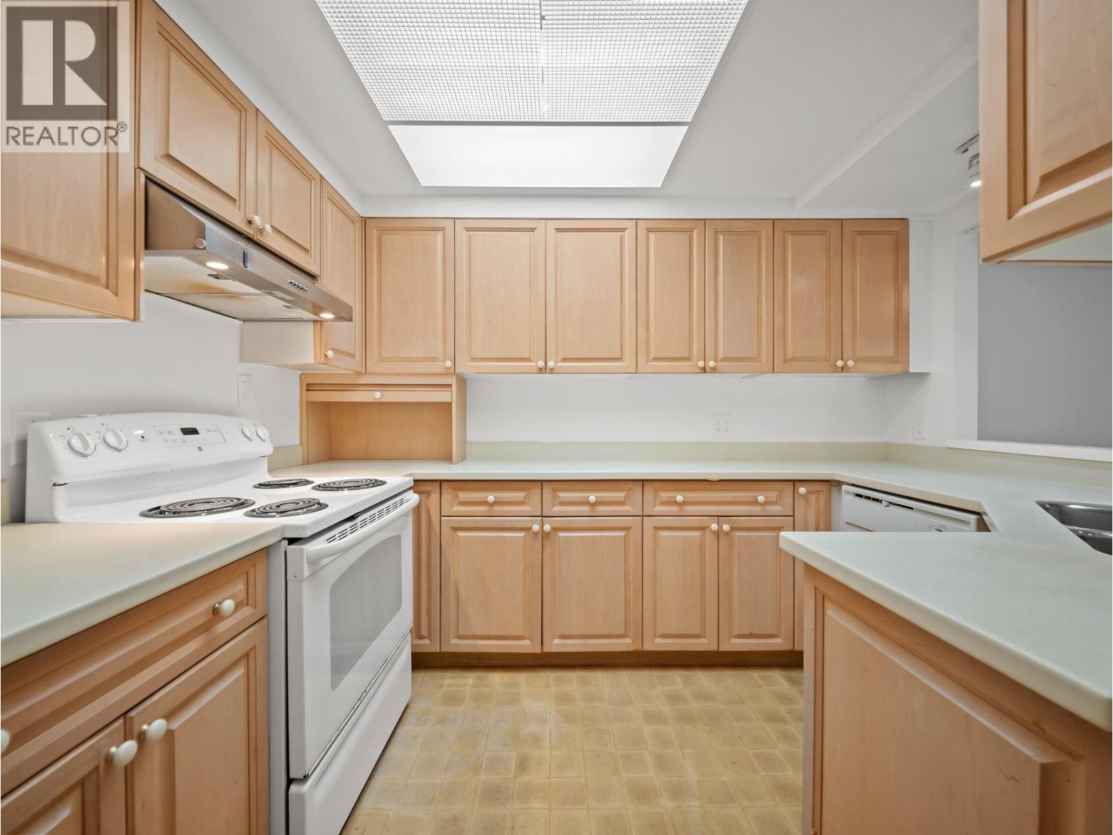 106 4900 Cartier Street Property Photo 11
