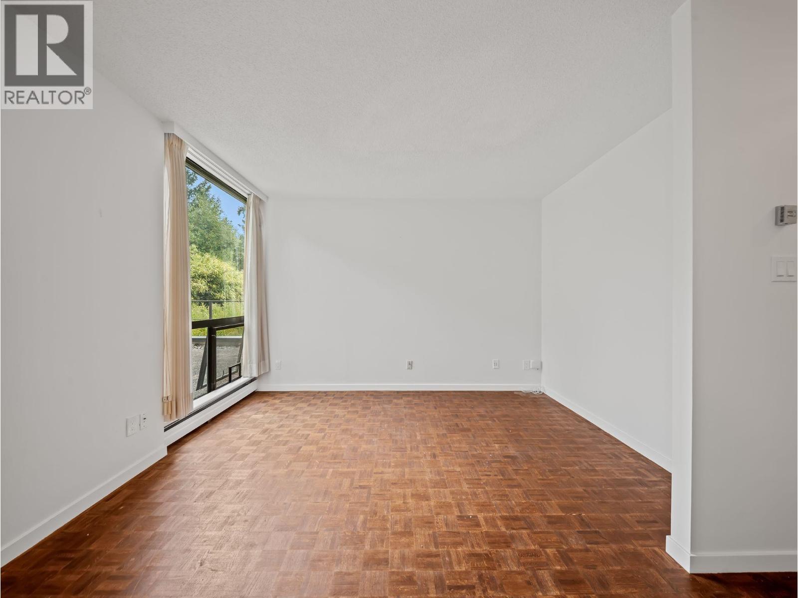 106 4900 Cartier Street Property Photo 14