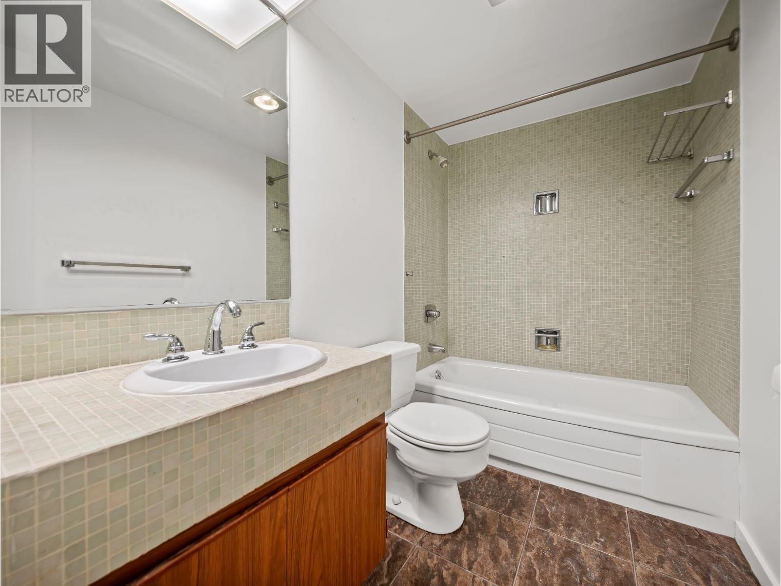 106 4900 Cartier Street Property Photo 16