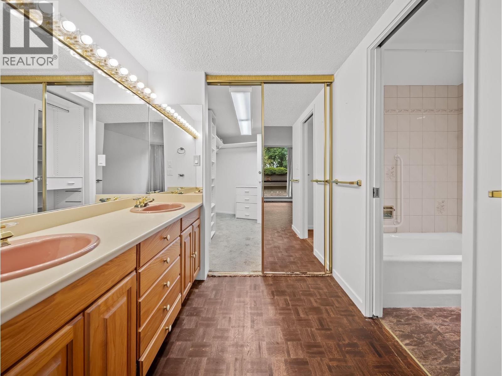 106 4900 Cartier Street Property Photo 21