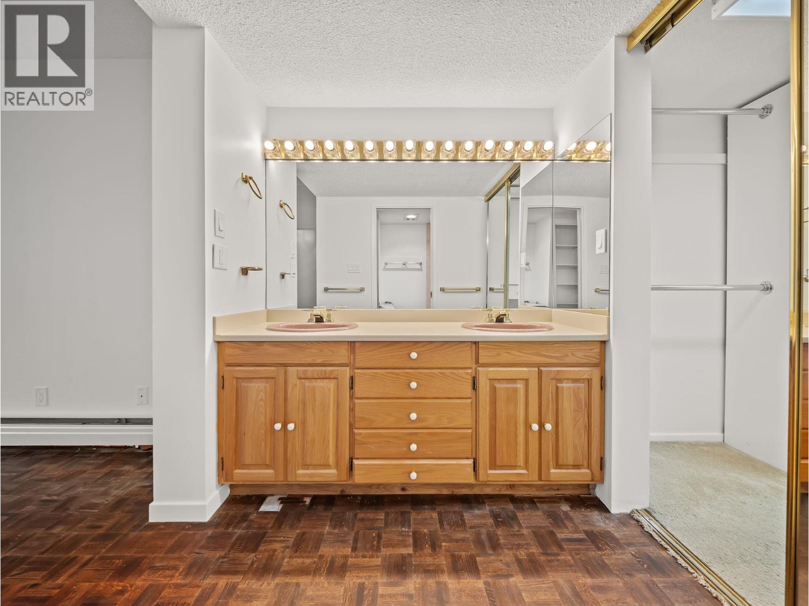 106 4900 Cartier Street Property Photo 23
