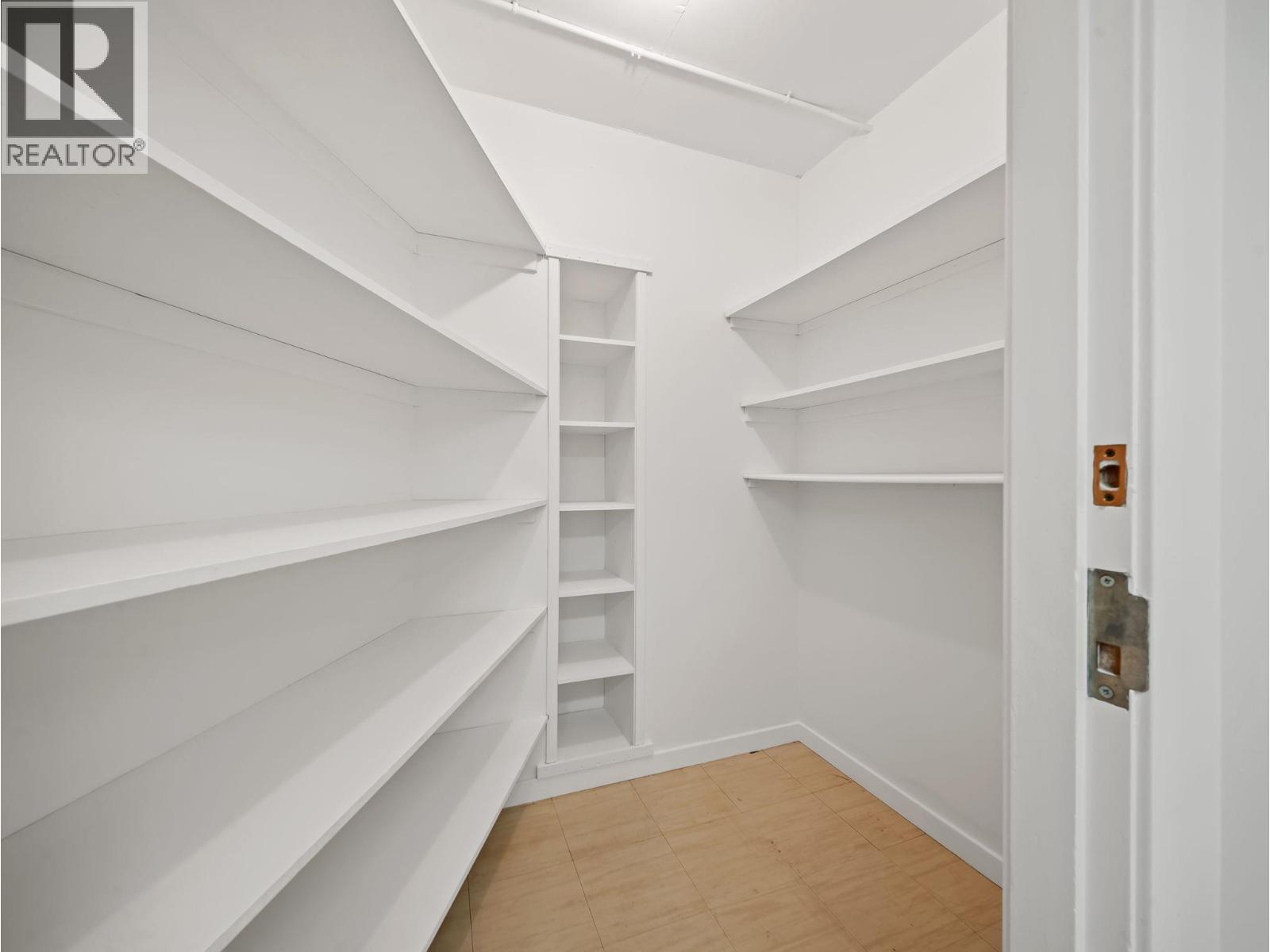 106 4900 Cartier Street Property Photo 26