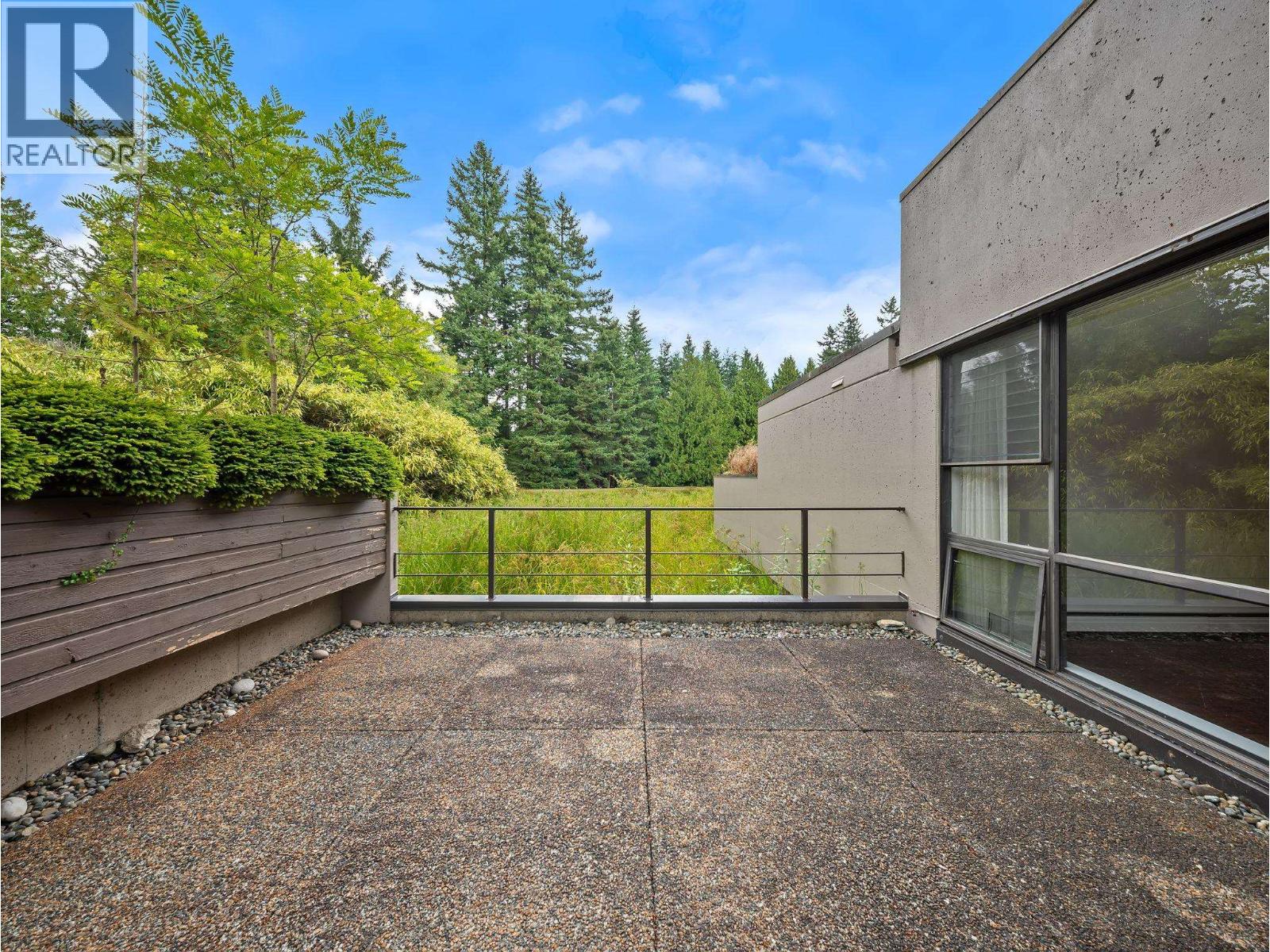 106 4900 Cartier Street Property Photo 28