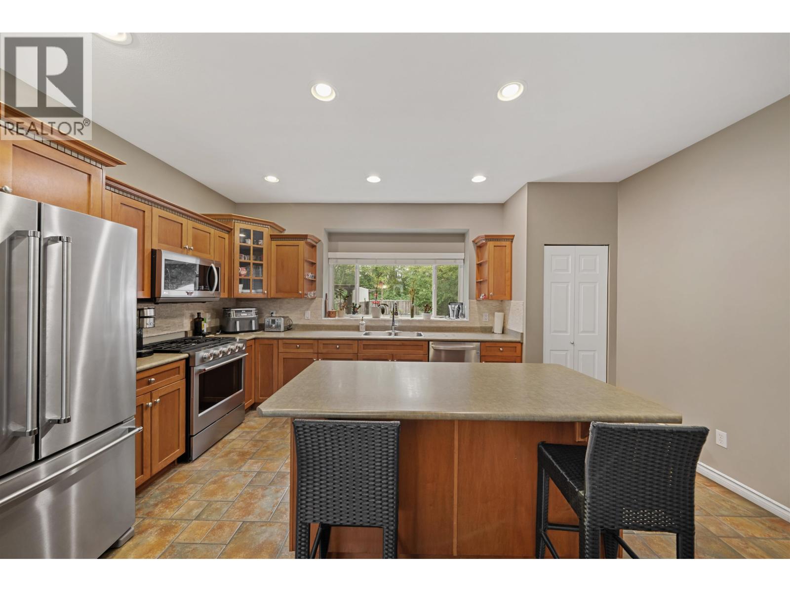 24111 102b Avenue Property Photo 4