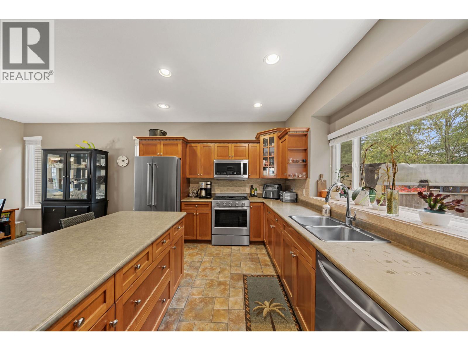 24111 102b Avenue Property Photo 5