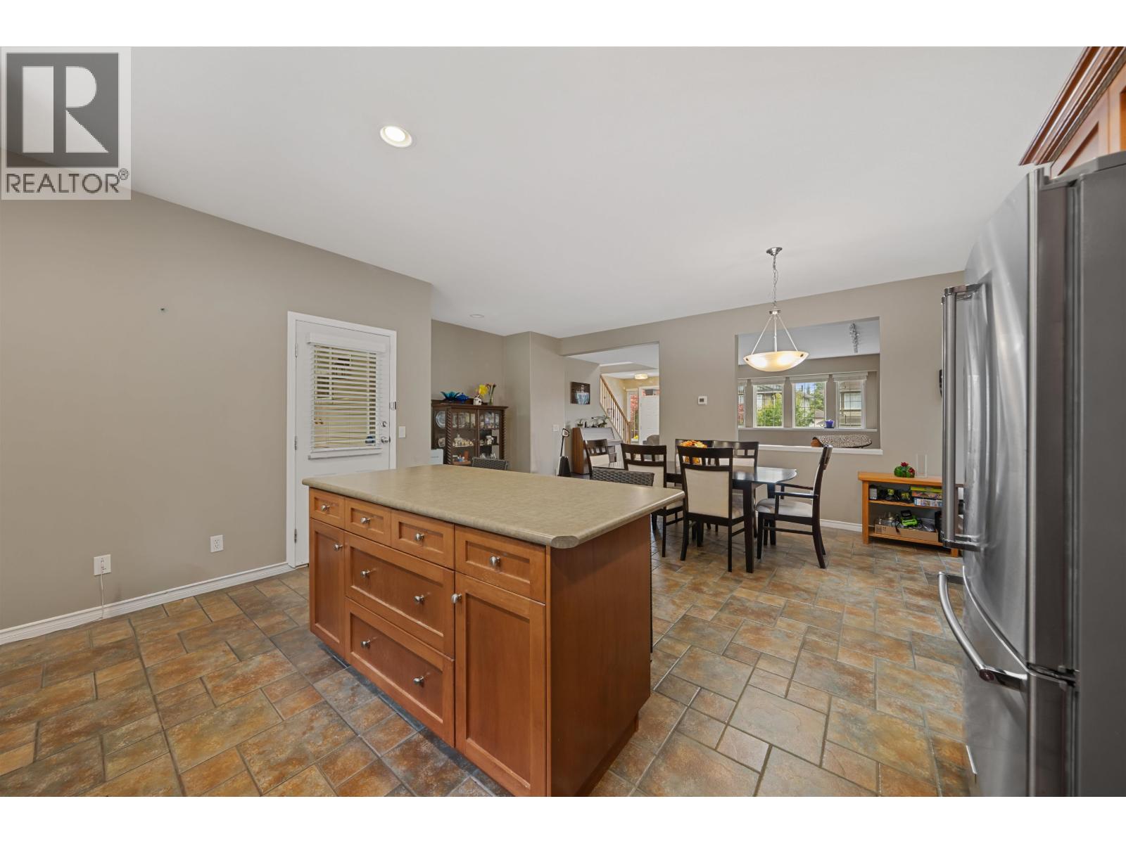 24111 102b Avenue Property Photo 8
